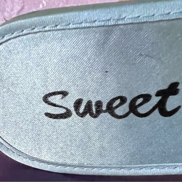 Blue and Green Embroidered Mules with Pointed Toe - Picture 9 of 10